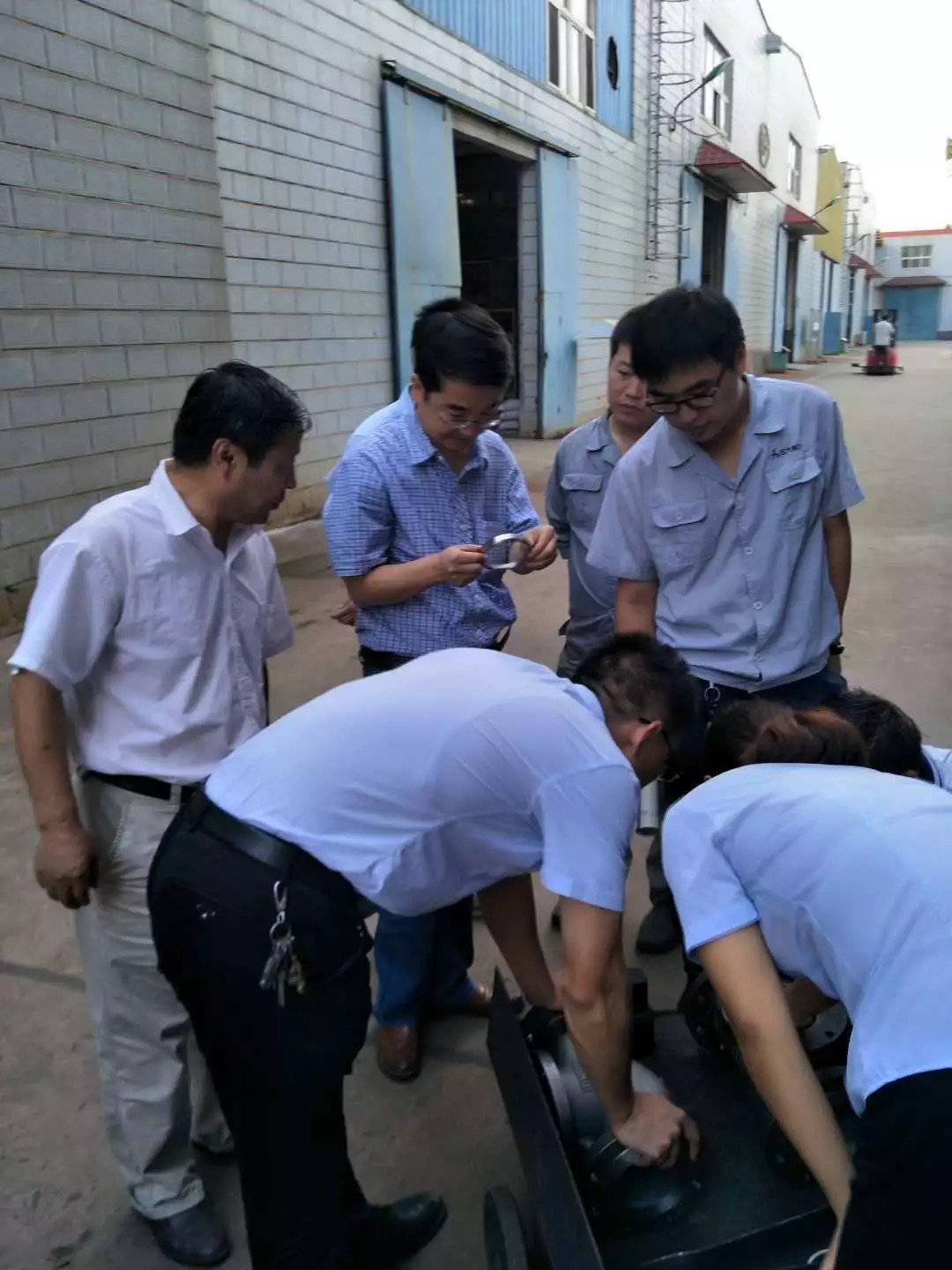 小閥門兒今日行業(yè)資訊：蘭州理工李教授蒞臨遠大閥門指導(dǎo)學(xué)習(xí)。